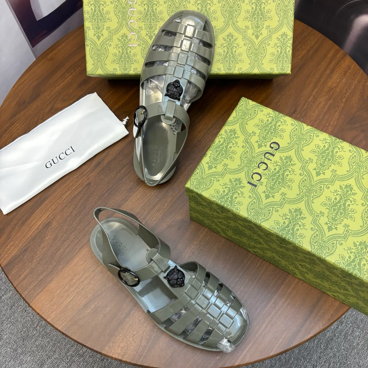 Men's shoes: 260💰[Gucci] sandals, counter quality, top-quality original items, real photos! Original T men's shoes 💰PU material, fine workmanship, comfortable; genuine 1:1 replica Size: 36 ~ 46